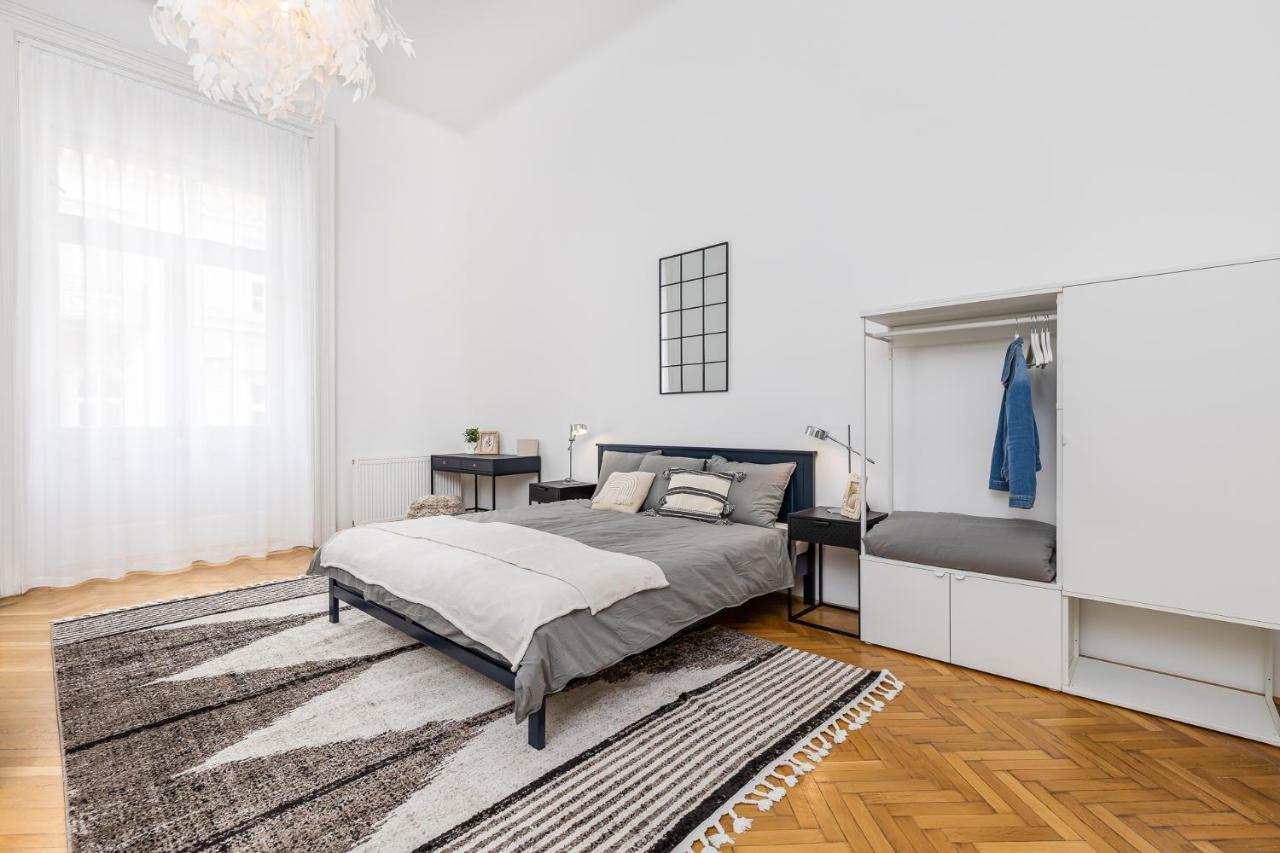 City Center Apartment With Balcony 布达佩斯 外观 照片
